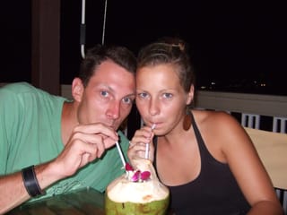 Leckerer Cocktail aus Kokosnuss im Centara Villas Resort