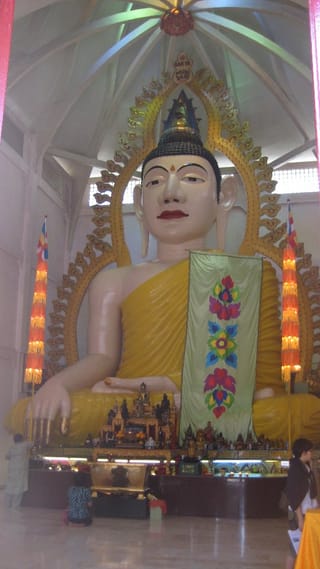 Statue im Sakya Muni Buddha Gaya Temple