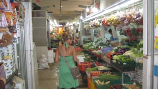 Obst- und Gemuesestaende im Tekka Centre