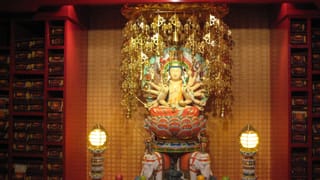 Statue im Buddha Tooth Relic Temple