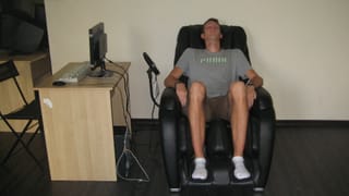 Der kostenlose Massage-Sessel in unserem Hostel ging ganz schoen zur Sache!