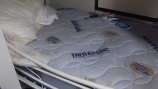 Ekel-Bett im Horror-Hostel