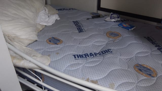 Ekel-Bett im Horror-Hostel