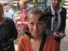 Christin geschmueckt mit Schmetterlingen