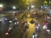 Vielbefahrene Kreuzung am Hoan Thiem Lake in Hanoi