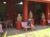 Christin im National Museum in Phnom Penh