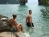 Ins Wasser, um zum Wahrzeichen der James Bond Island zu schwimmen