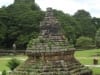 Erk vor zerfallener Stupa